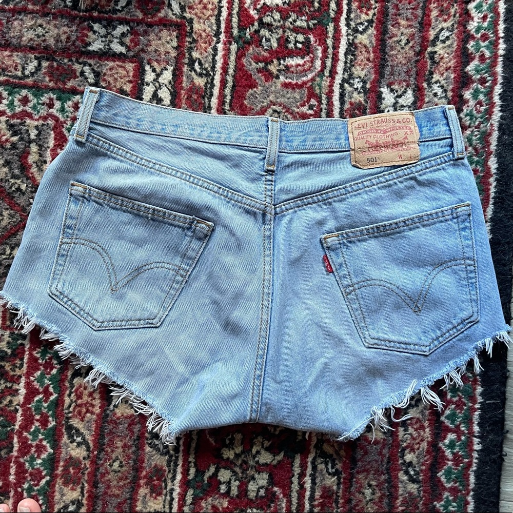 Light wash Levi shorts
